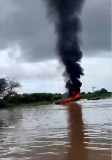 VÍDEO: Lancha pega fogo e deixa três pessoas gravemente feridas em Monção