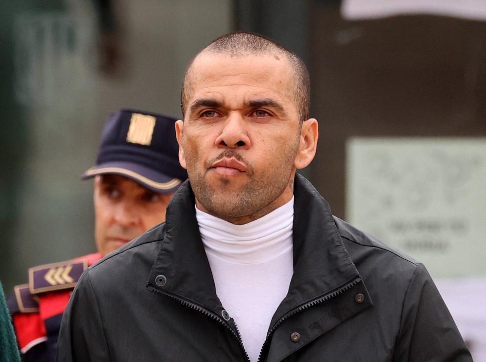 Daniel Alves deixa prisão em  Barcelona após 14 meses