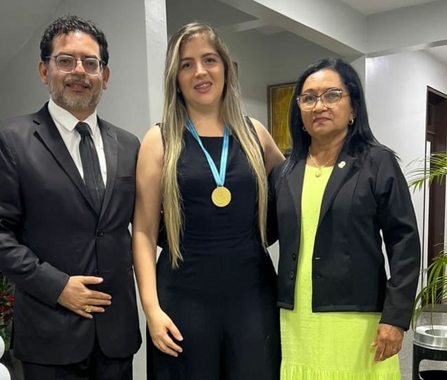 Andréia Fontenele recebe a mais importante honraria da Câmara Municipal de Santa Inês    